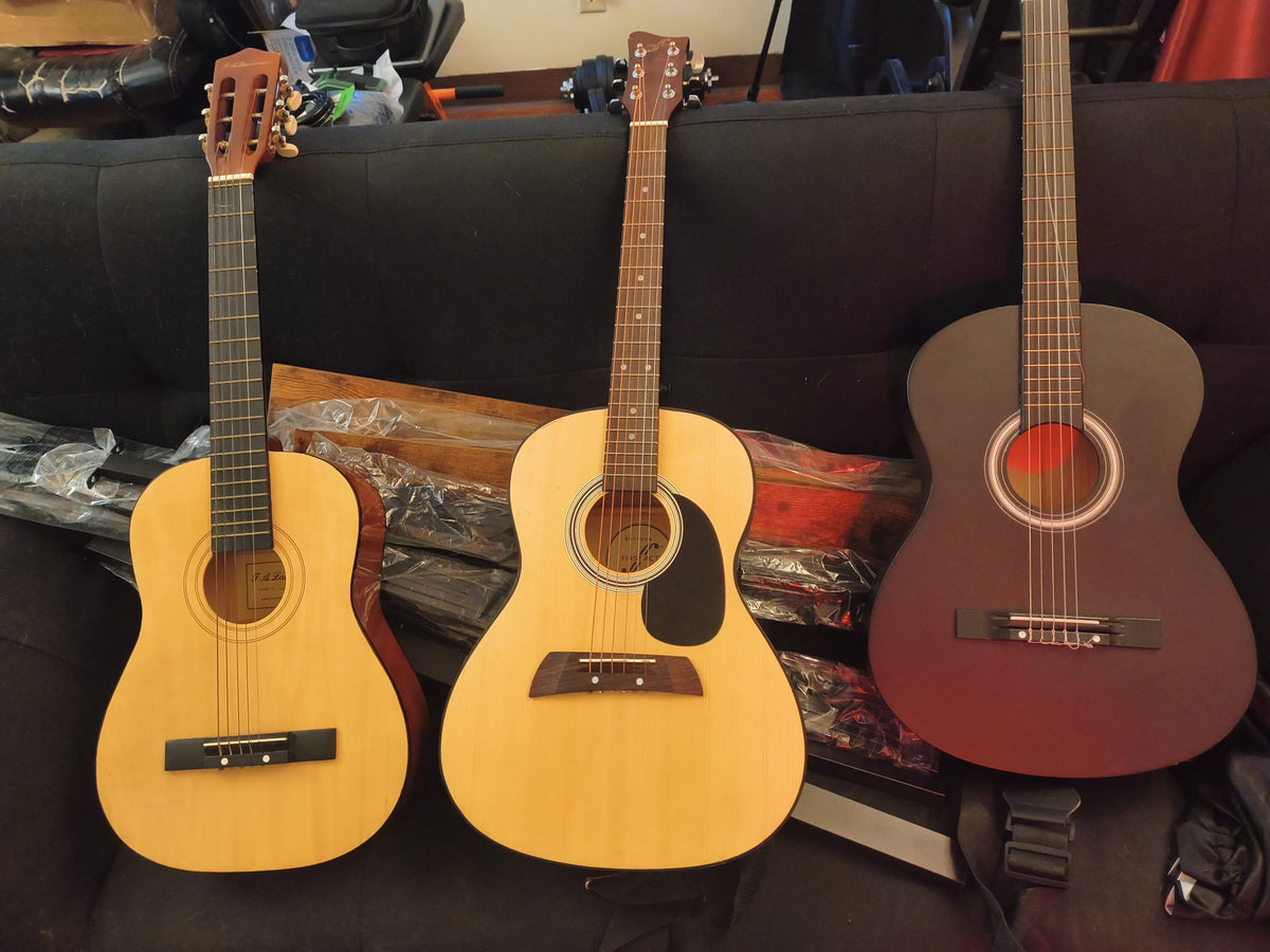Bought some classic acoustic guitars from my grandpa 😜